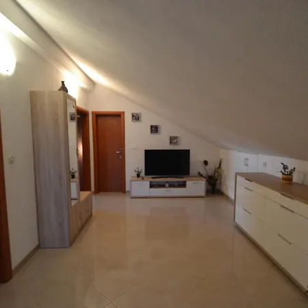 With A Parking Space Stobrec, - 21820 Apartment